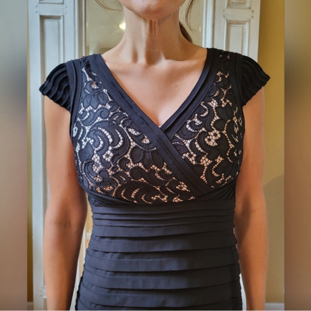 ADRIANNA PAPELL BLACK COCKTAIL DRESS SIZE 4P